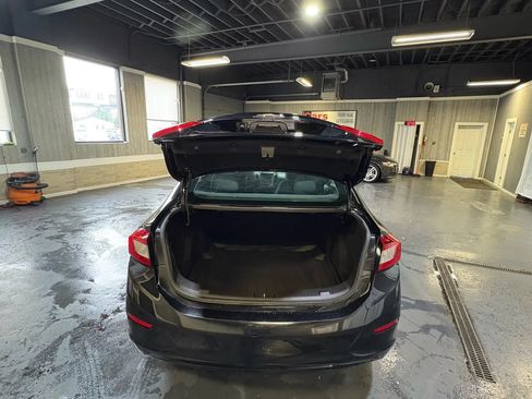Used 2017 Chevrolet Cruze LS FWD image 15