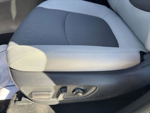 Used 2021 Toyota RAV4 XLE image 15