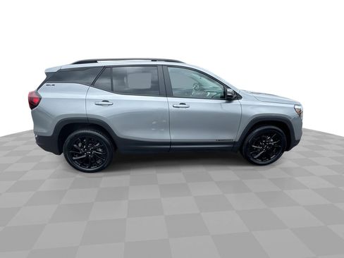 Used 2024 GMC Terrain SLE w/ Driver Convenience Package image 9