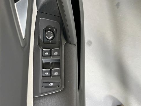 Used 2019 Volkswagen Tiguan SE w/ Panoramic Sunroof Package AWD/4WD image 17