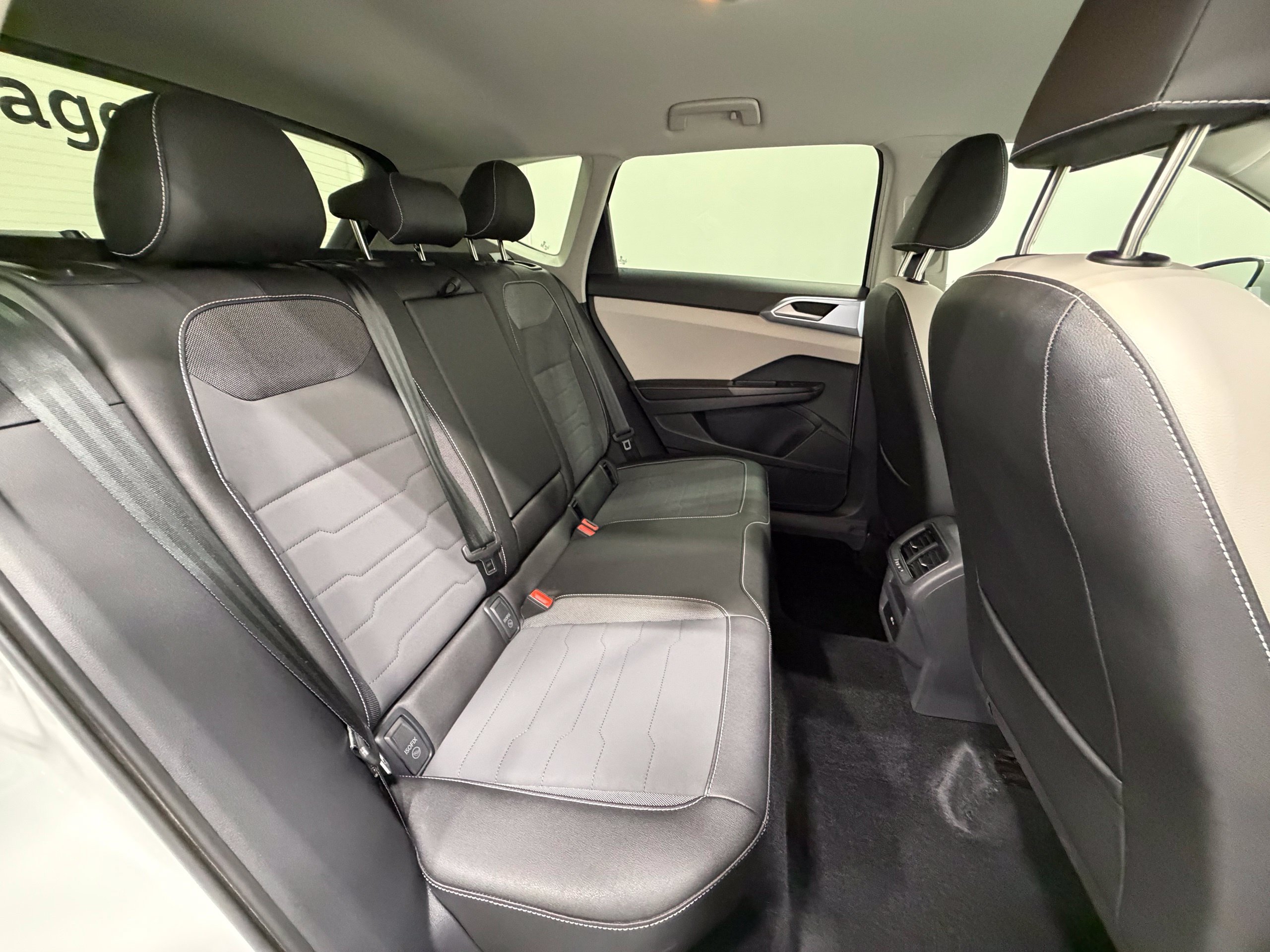 Certified 2025 Volkswagen Taos SE FWD image 26