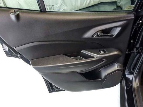Used 2025 Chevrolet Trax RS w/ Driver Confidence Package FWD image 26