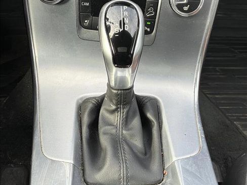 Used 2017 Volvo V60 T5 Cross Country w/ Convenience Package image 18