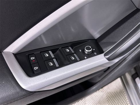 Used 2024 Audi Q3 2.0T Premium image 24