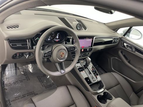 New 2026 Porsche Macan image 4