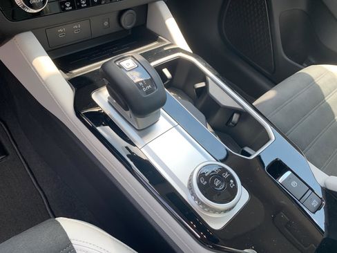 New 2025 Mitsubishi Outlander SE image 15