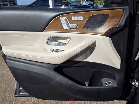 Used 2022 Mercedes-Benz GLS 450 4MATIC image 19