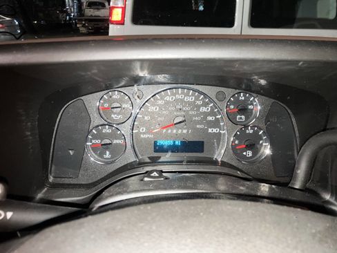 Used 2020 Chevrolet Express 2500 image 4