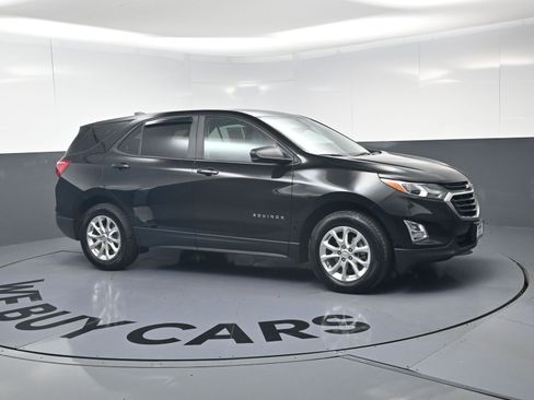 Used 2020 Chevrolet Equinox LS w/ LS Convenience Package AWD/4WD image 2