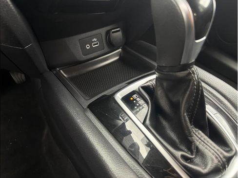 Used 2020 Nissan Rogue S image 19