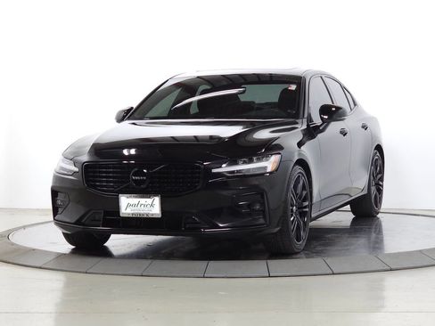 Used 2022 Volvo S60 B5 Momentum w/ Premium Package AWD/4WD image 3
