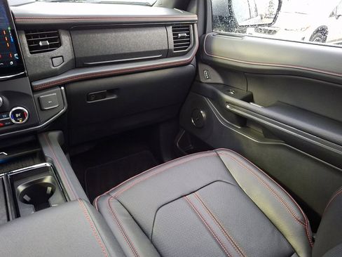 Used 2023 Ford Expedition Limited image 16