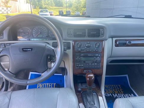 Used 2004 Volvo C70 HT image 21