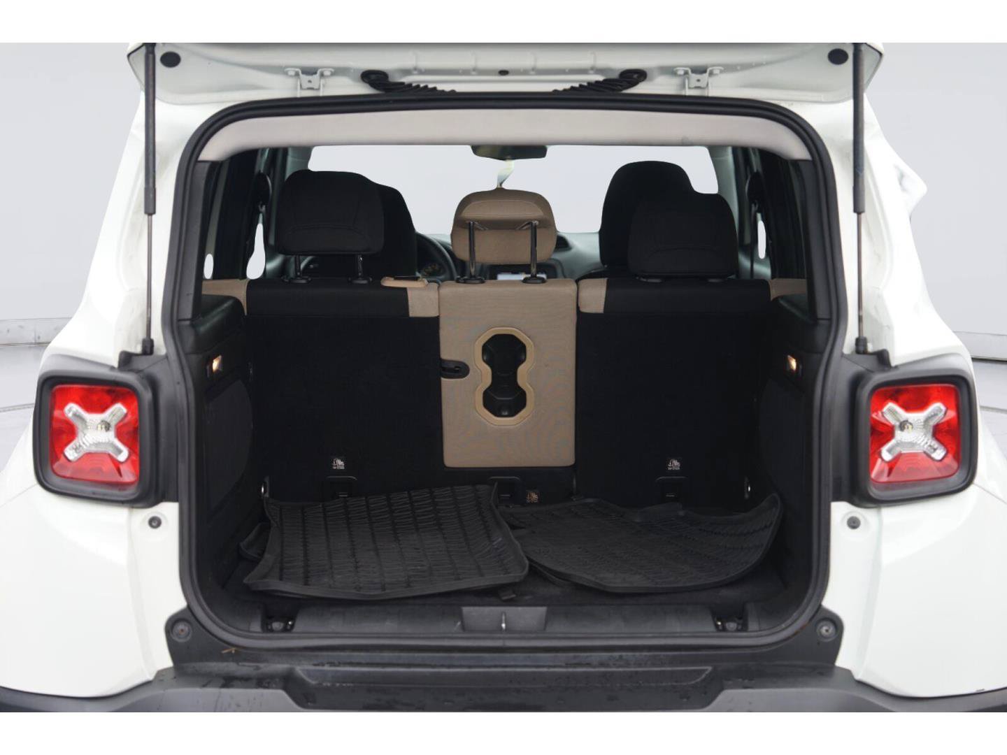 Used 2015 Jeep Renegade Latitude w/ Popular Equipment Group FWD image 31