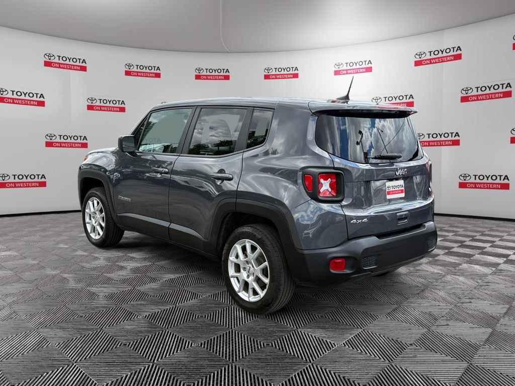 Used 2023 Jeep Renegade Latitude AWD/4WD image 7