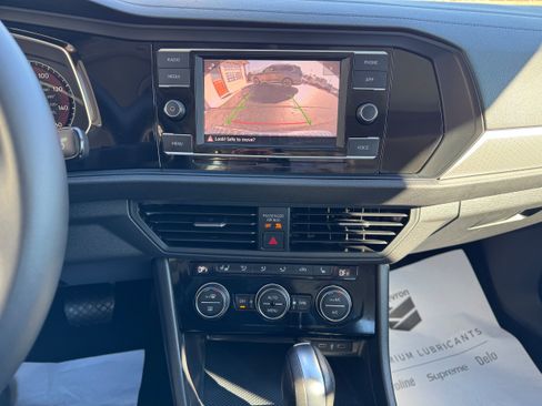 Used 2021 Volkswagen Jetta SE w/ SE Cold Weather Package FWD image 16