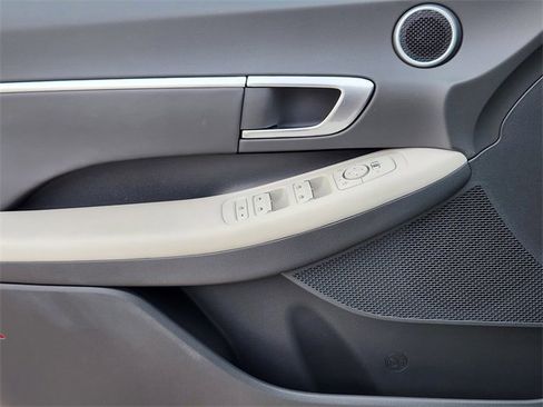 Certified 2023 Hyundai Sonata SEL w/ Convenience Package image 17