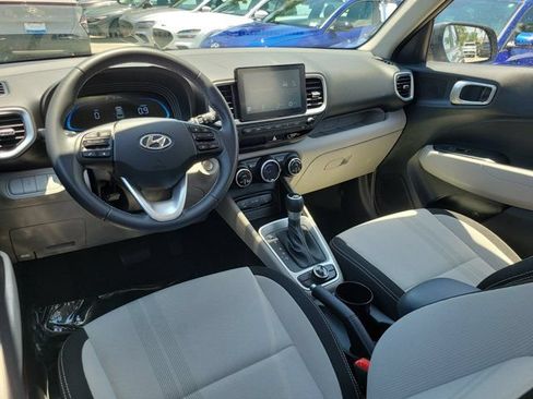 Certified 2025 Hyundai Venue SEL FWD image 10