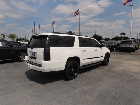 Used 2017 Cadillac Escalade ESV 2WD image 11