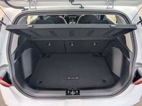 Used 2026 Hyundai Venue SEL FWD image 11