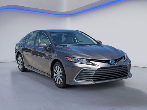 Used 2022 Toyota Camry LE FWD image 9