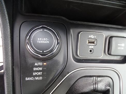 Used 2022 Jeep Cherokee 4WD Latitude Lux image 30
