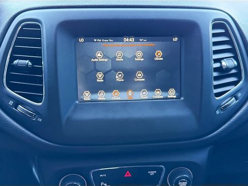 Used 2018 Jeep Compass Latitude w/ Popular Equipment Group FWD image 28