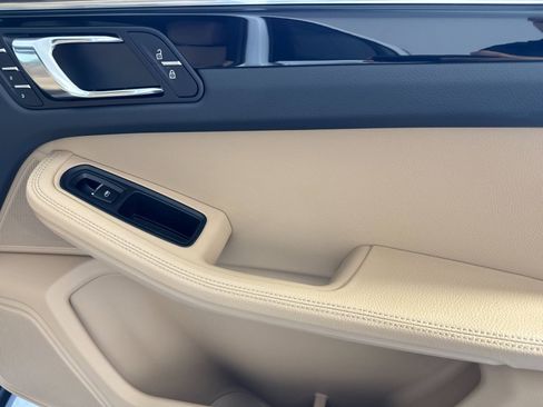 Certified 2025 Porsche Macan image 20