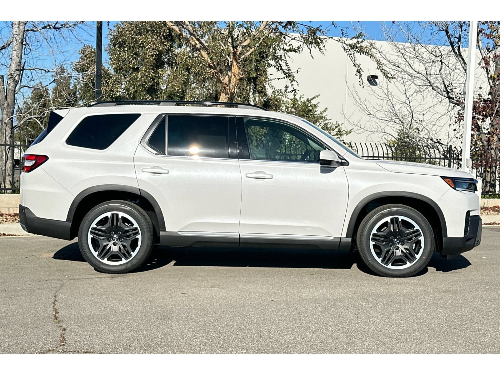 New 2026 Honda Pilot Touring image 3