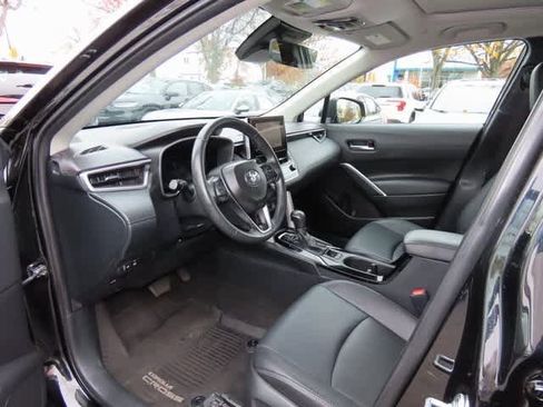 Used 2024 Toyota Corolla Cross XLE image 2