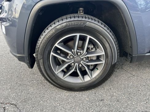 Used 2019 Jeep Grand Cherokee Limited w/ Luxury Group II image 12