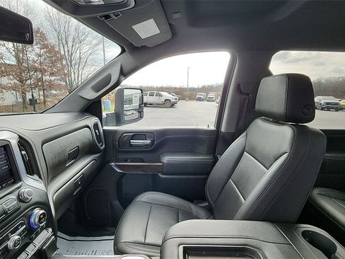 Used 2022 GMC Sierra 3500 SLT w/ SLT Convenience Package image 11