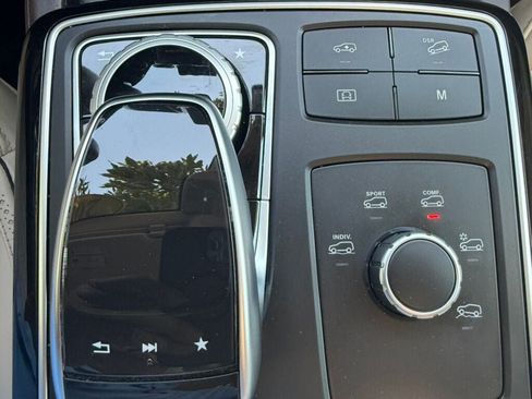Used 2018 Mercedes-Benz GLS 550 4MATIC image 35