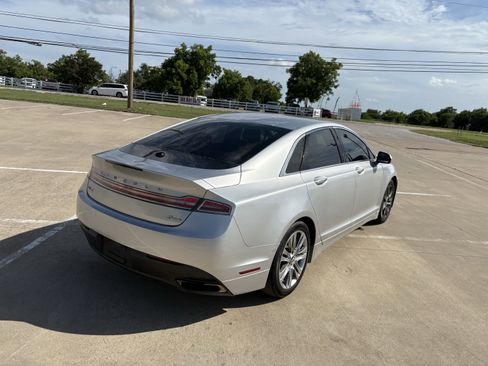 Used 2013 Lincoln MKZ FWD image 4