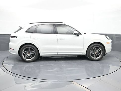 Certified 2025 Porsche Cayenne AWD/4WD image 23