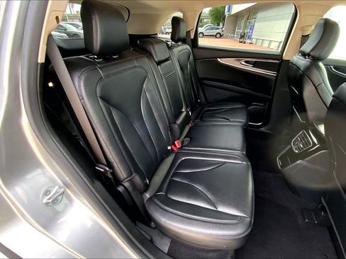 Used 2023 Lincoln Nautilus FWD w/ Premium Package image 19