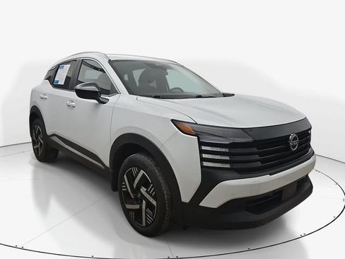 Used 2026 Nissan Kicks SV FWD image 3