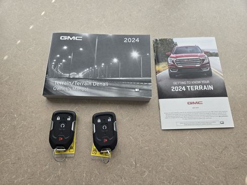 Certified 2024 GMC Terrain SLE w/ Driver Convenience Package image 17