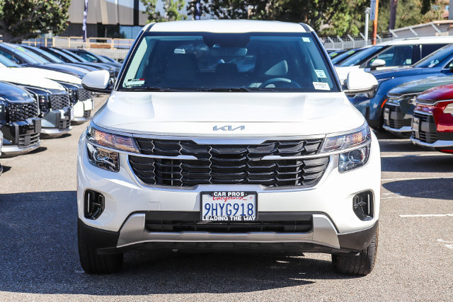 Used 2024 Kia Seltos LX AWD/4WD image 3