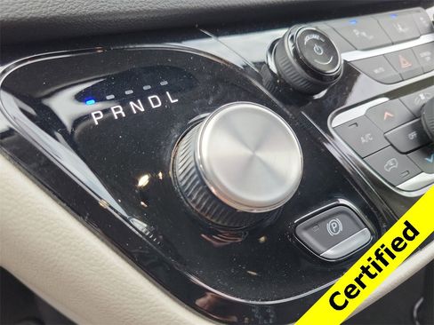 Certified 2024 Chrysler Pacifica Touring-L image 29