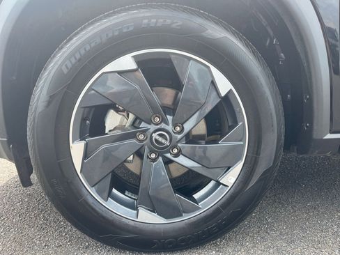 Used 2025 Nissan Rogue SV image 32