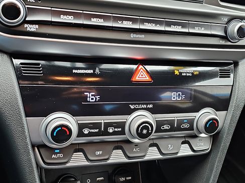 Used 2020 Hyundai Elantra SE w/ Cargo Package (C1) image 15