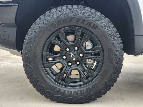 Used 2024 Chevrolet Silverado 1500 ZR2 w/ Technology Package AWD/4WD image 12