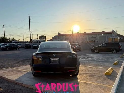 Used 2018 Tesla Model 3 Mid Range RWD image 5
