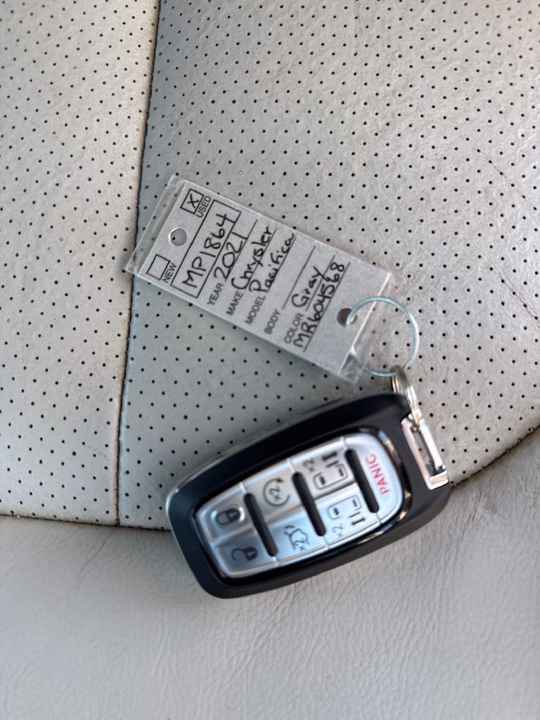Used 2021 Chrysler Pacifica Touring-L FWD image 29