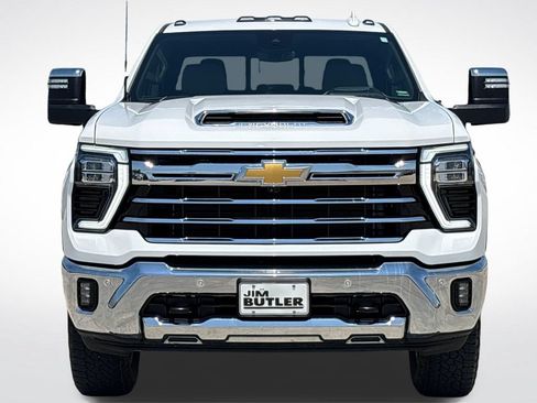 Used 2025 Chevrolet Silverado 2500 LTZ w/ LTZ Convenience Package AWD/4WD image 11