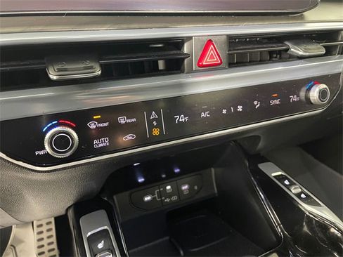 Certified 2024 Kia Sorento SX Prestige w/ Sage Leather Package image 7