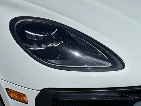 Certified 2023 Porsche Macan S image 37