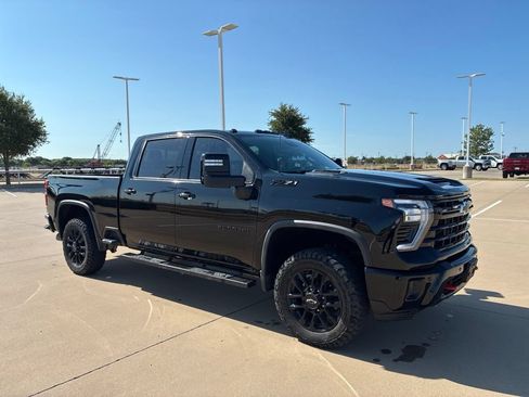 Used 2025 Chevrolet Silverado 2500 LTZ w/ Trail Boss Package AWD/4WD image 21