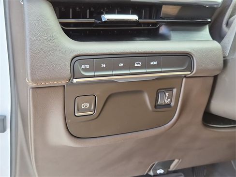 Used 2024 Cadillac Escalade ESV Premium Luxury image 26